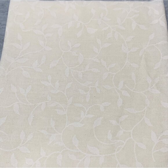 Ivory Cotton Fat Quarter Quilting Fabric 18"x22" Leaf Pattern Sewing Crafts - Picture 1 of 3